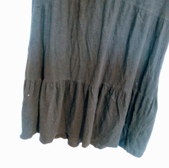 Sanctuary black babydoll tank top with vneck size small, has a small hole shown - Picture 3 of 5